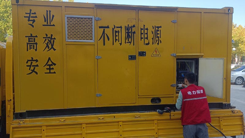 弥渡柴油发电机组和UPS电源配合使用时，如何避免切换过程中的电力中断？